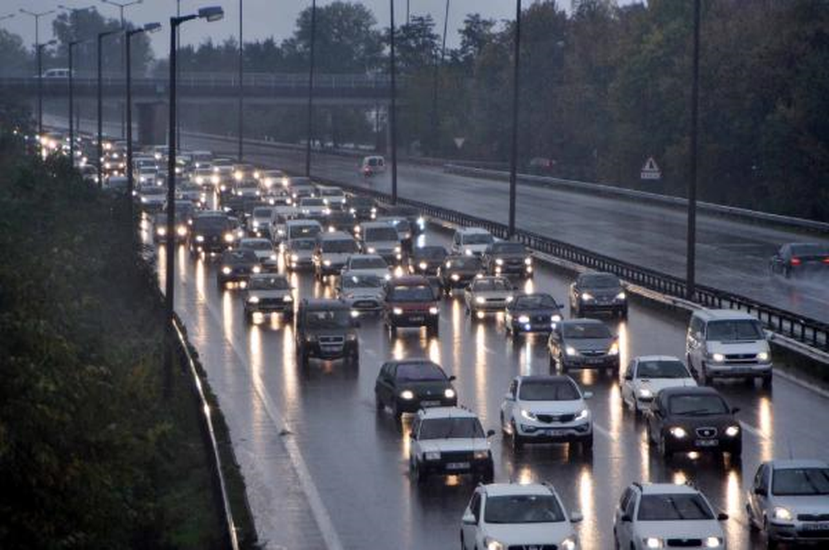 Tatil Dönüşü Trafiğinde Yoğunluk Başladı
