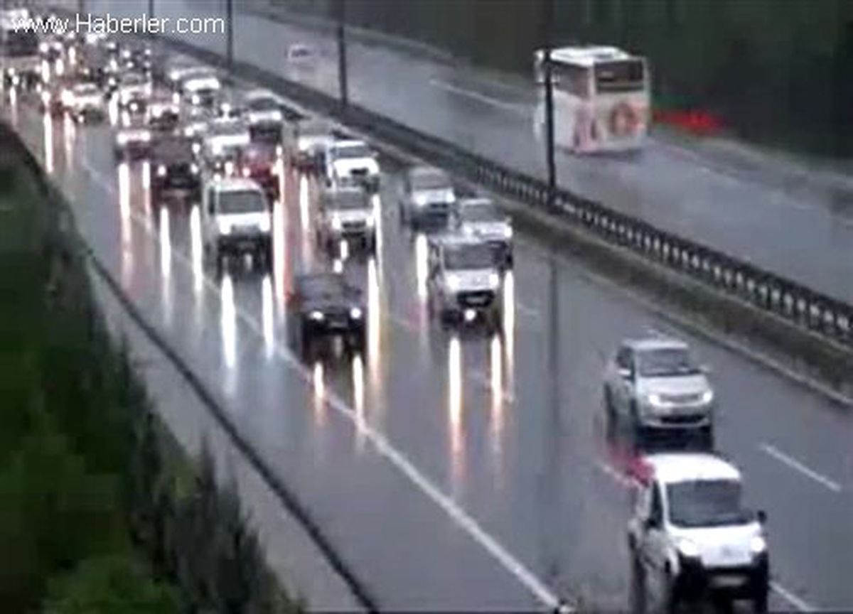 Tatil Dönüşü Trafiğinde Yoğunluk Başladı