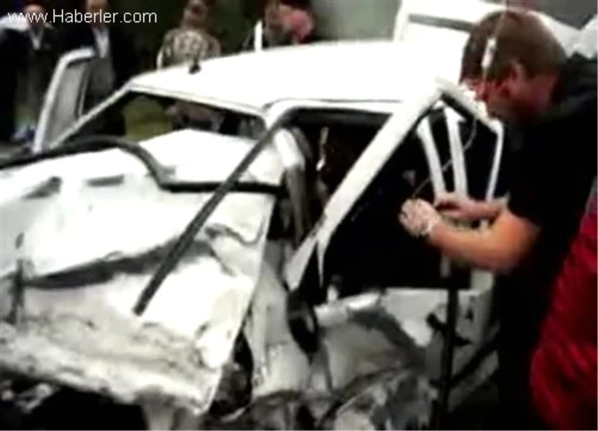 Orhangazi\'de İki Otomobil Çarpıştı: 10 Yaralı