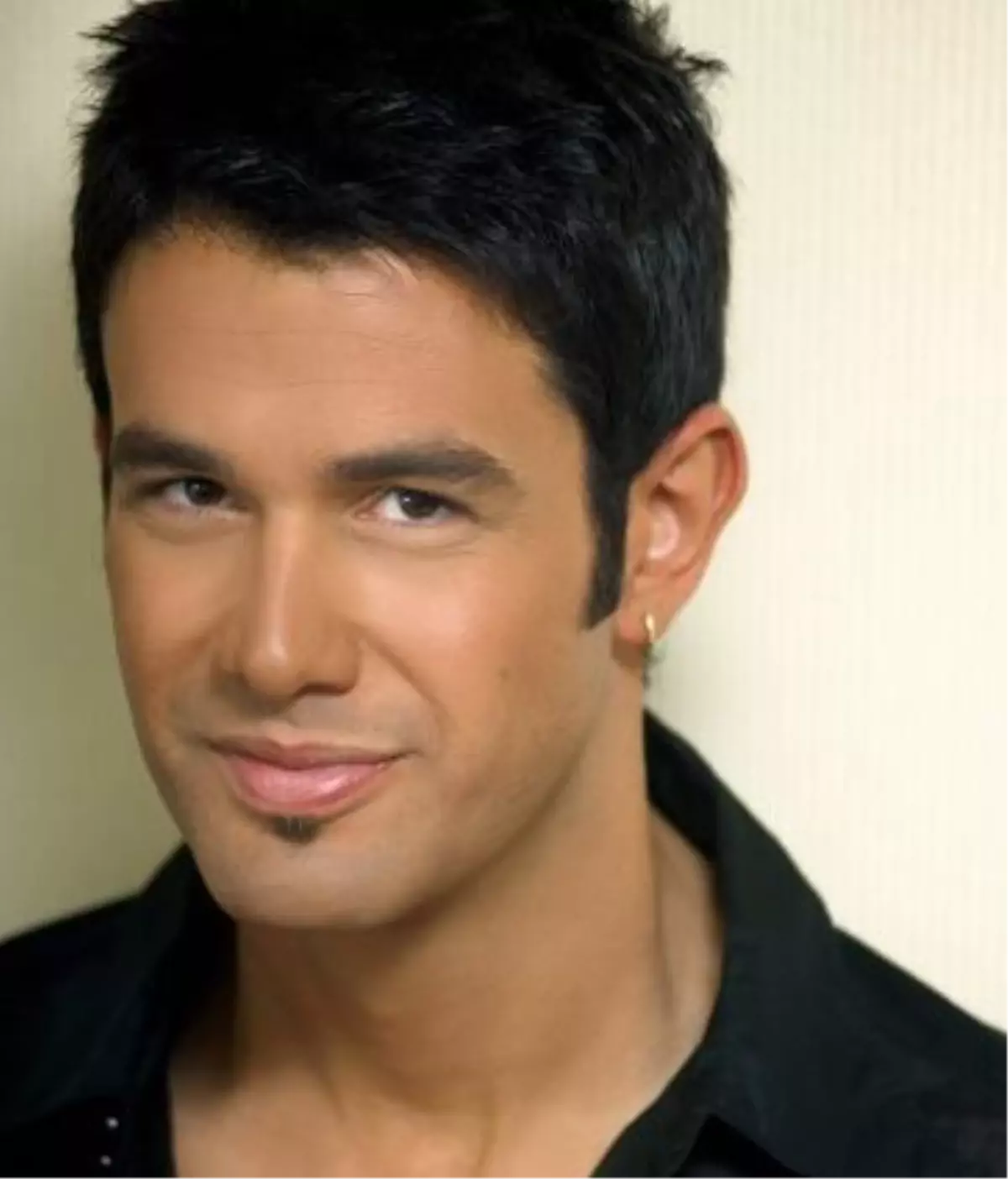 Yeni Şarkı Aralarını Açtı