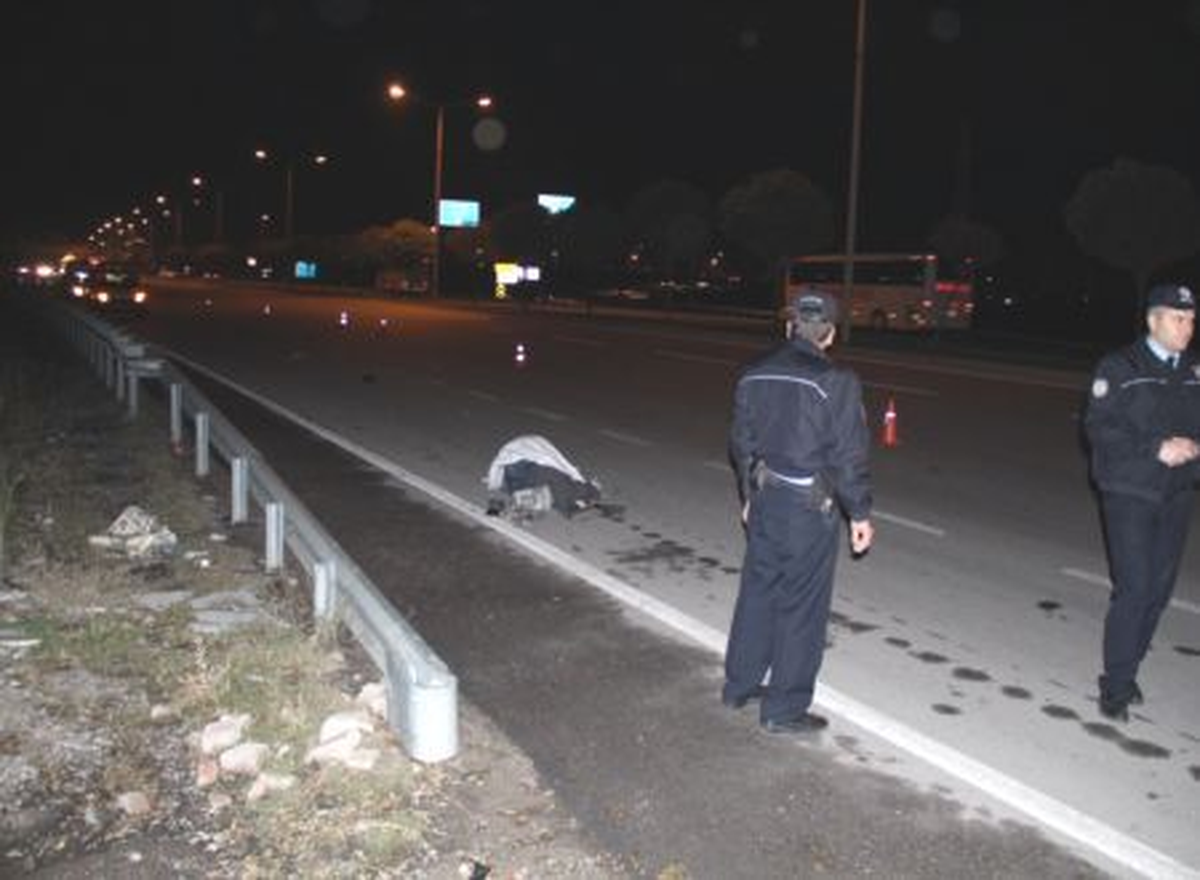 Afyonkarahisar\'da Minibüsün Çarptığı Yaya Öldü