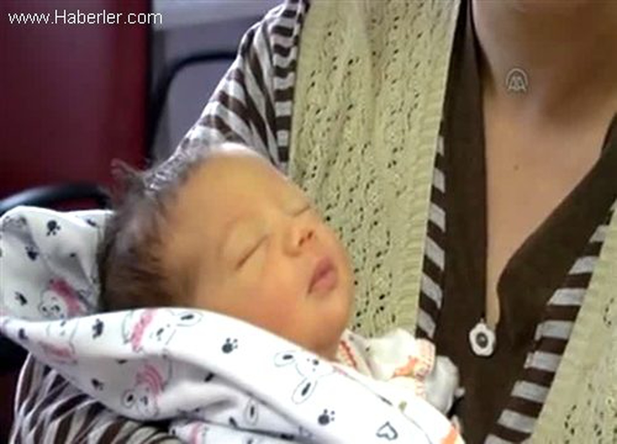 Anne karnındayken kan verilen bebek dünyaya geldi