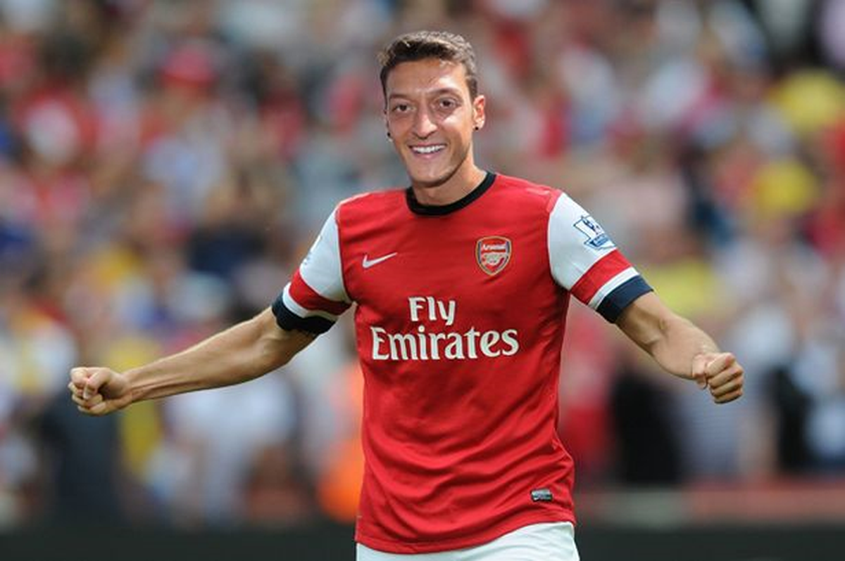 Premier Lig\'de Mesut Fırtınası Esiyor