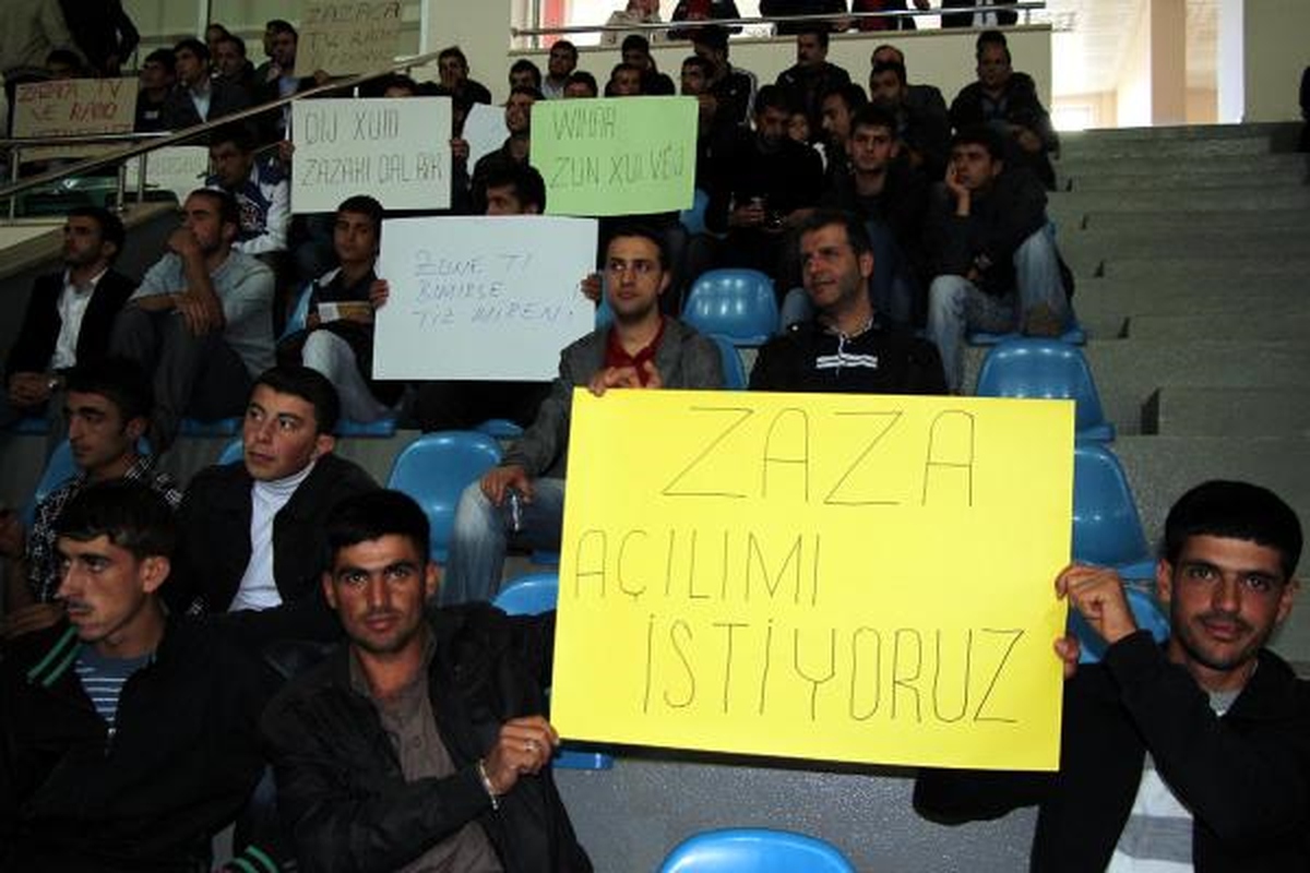 Bingöl\'de Zaza Dil Şöleni Coşkusu