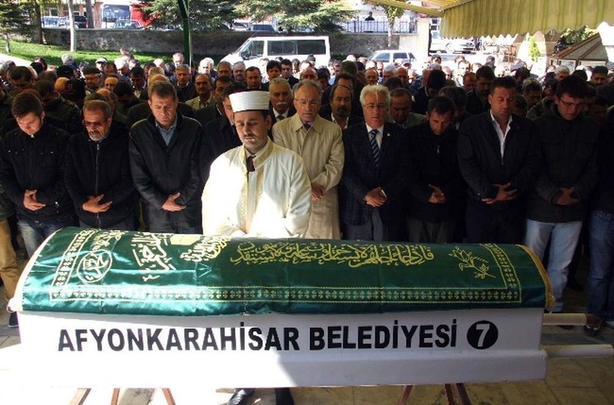 CHP Meclis Üyesi Karayalçın, Arkadaşının Cenazesine Katıldı