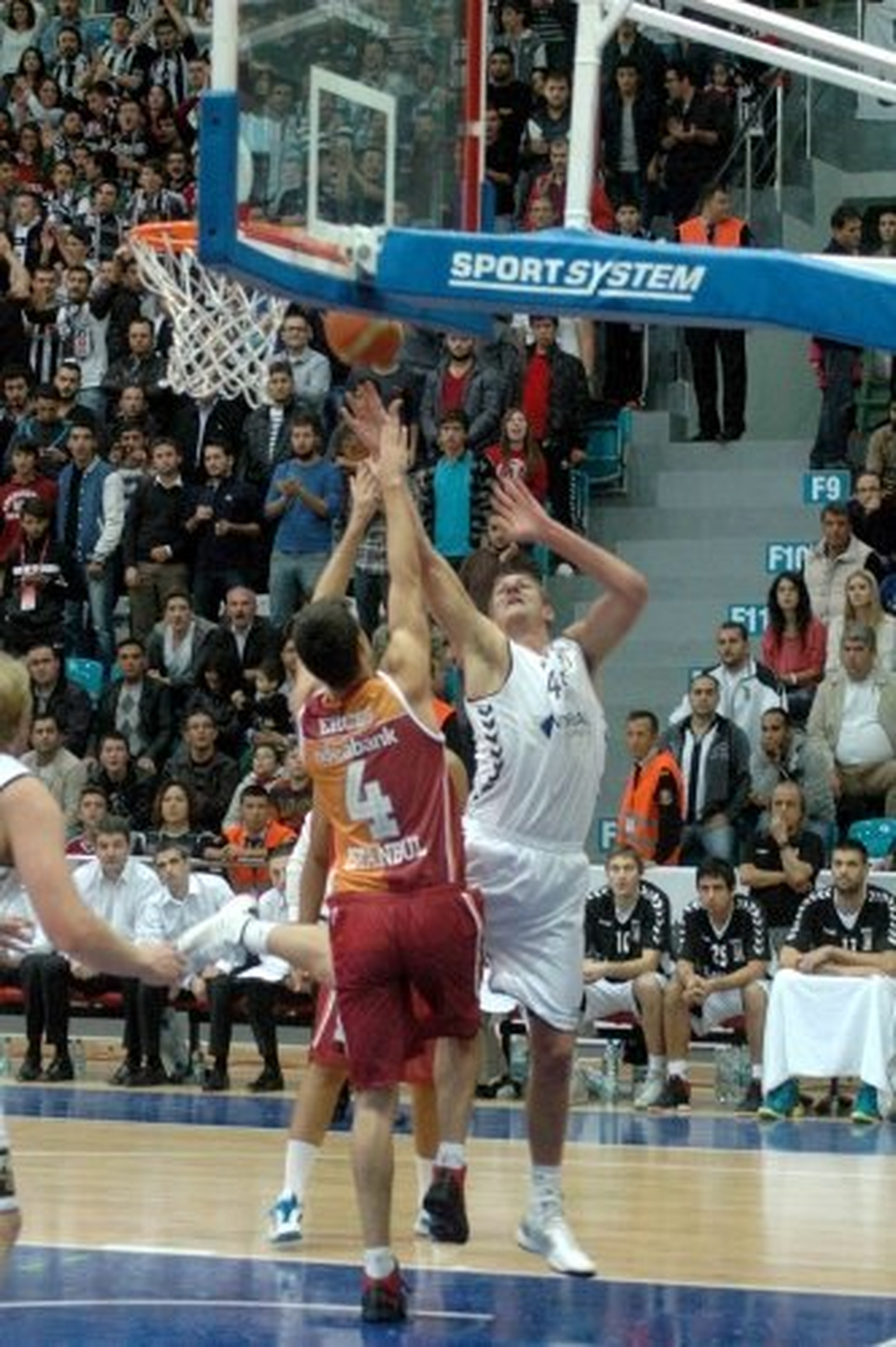 "Cim Bom"Un Abdi İpekçi\'de Bileği Bükülemiyor