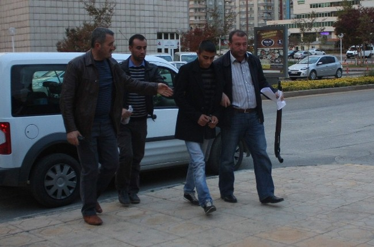 Dayısını ve Kuzenini Öldüren Cinayet Zanlısı Yakalandı