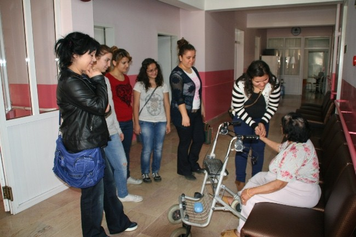 Devrek İhlas Ofis\'ten Rehabilitasyon Merkezine Ziyaret
