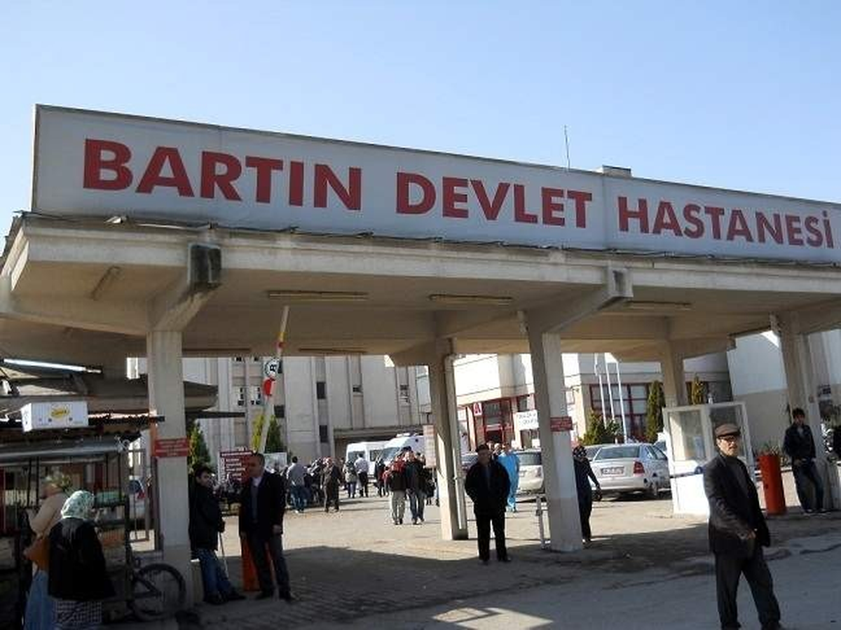 Düğüne Gittiler, Tavuktan Zehirlendiler