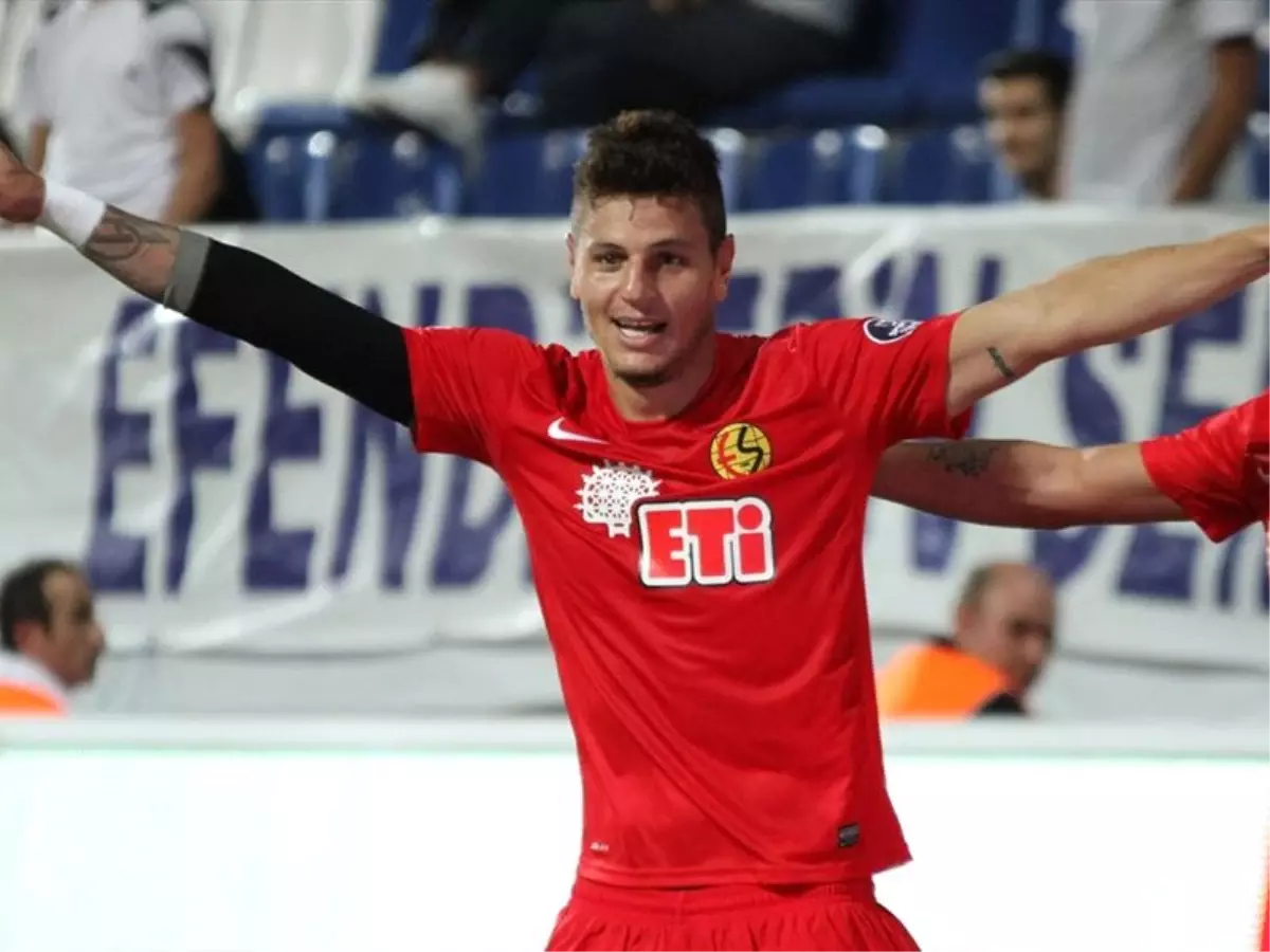 Es-Es Tekrar Raya Oturmak İstiyor