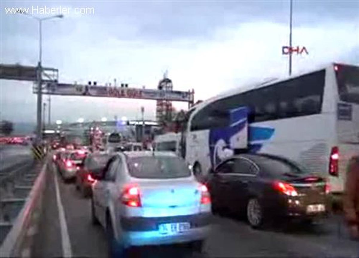 Eskihisar Feribot İskelesinde Bayram Tatili Dönüşü Çilesi Başladı.