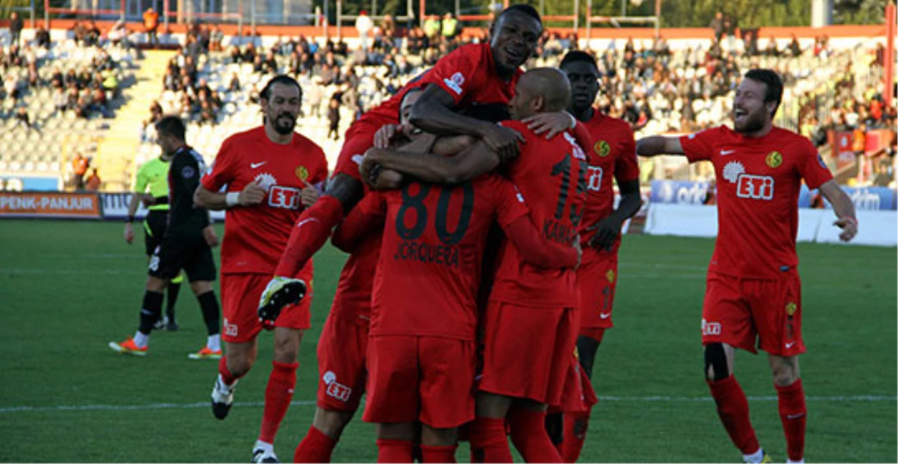 Eskişehirspor, Elazığspor\'u 2-0 Mağlup etti