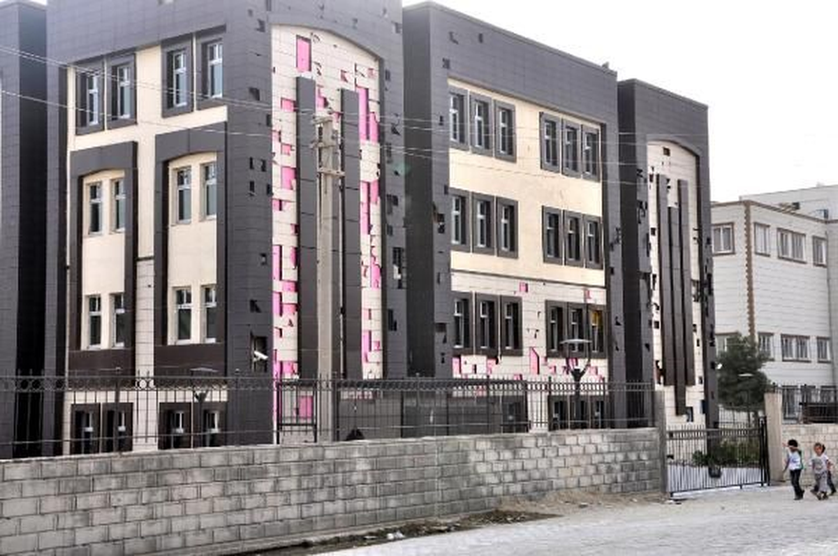 Şırnak\'ta İnşaat Halindeki Adliye Binası Saldırıya Uğradı