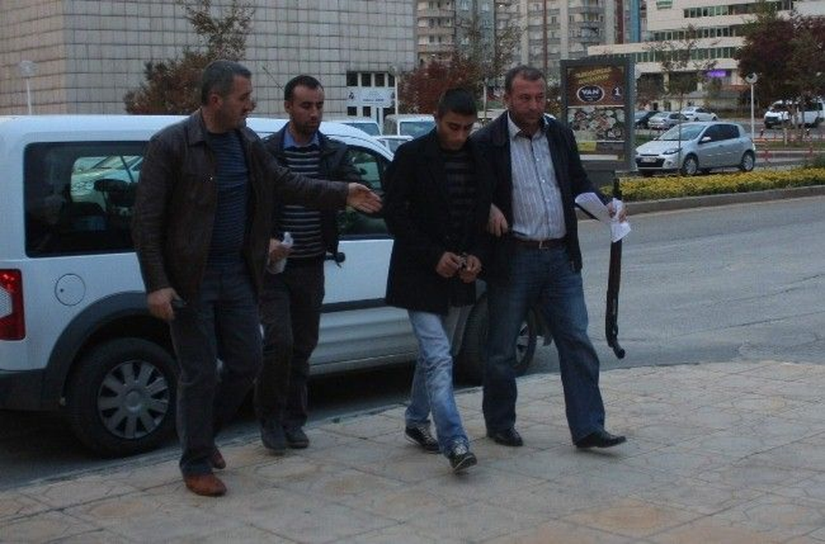 Gaziantep\'te Dayısı ve Kuzenini Öldüren Zanlı Yakalandı