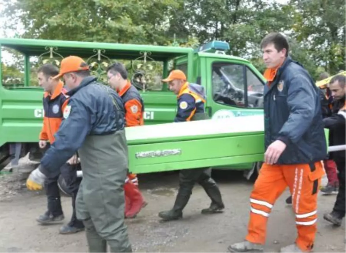 İnegöl\'de Dereye Düşen Genç Boğuldu