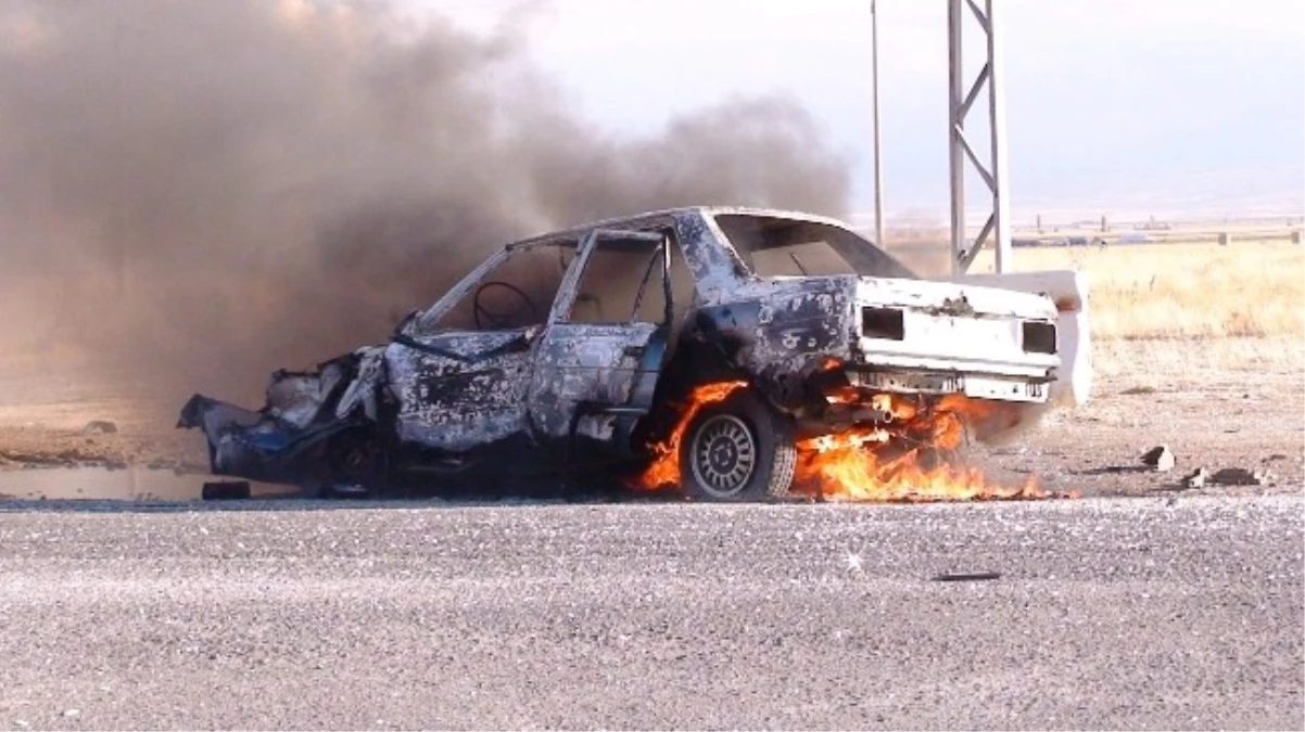 Konya\'da Kamyonla Çarpışan Otomobil Yandı: 1 Yaralı