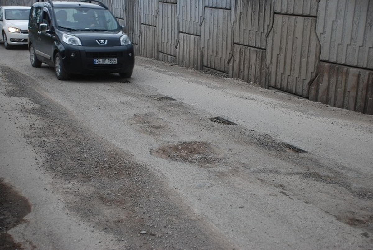 Ereğli\'de Bozuk Yol Trafiği Aksattı
