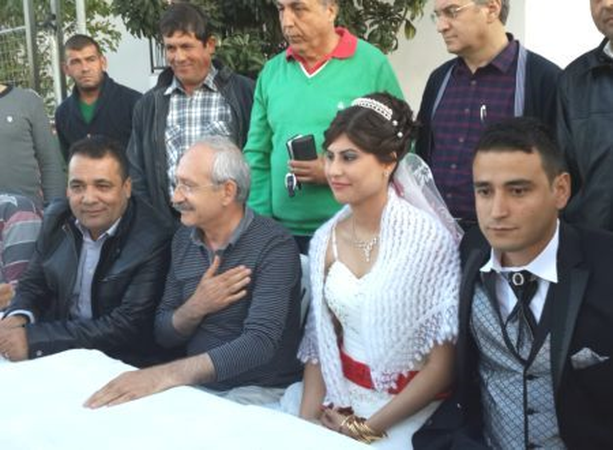 Kılıçdaroğlu\'nu Karşısında Gören Gelin ve Damat Şaşkına Döndü