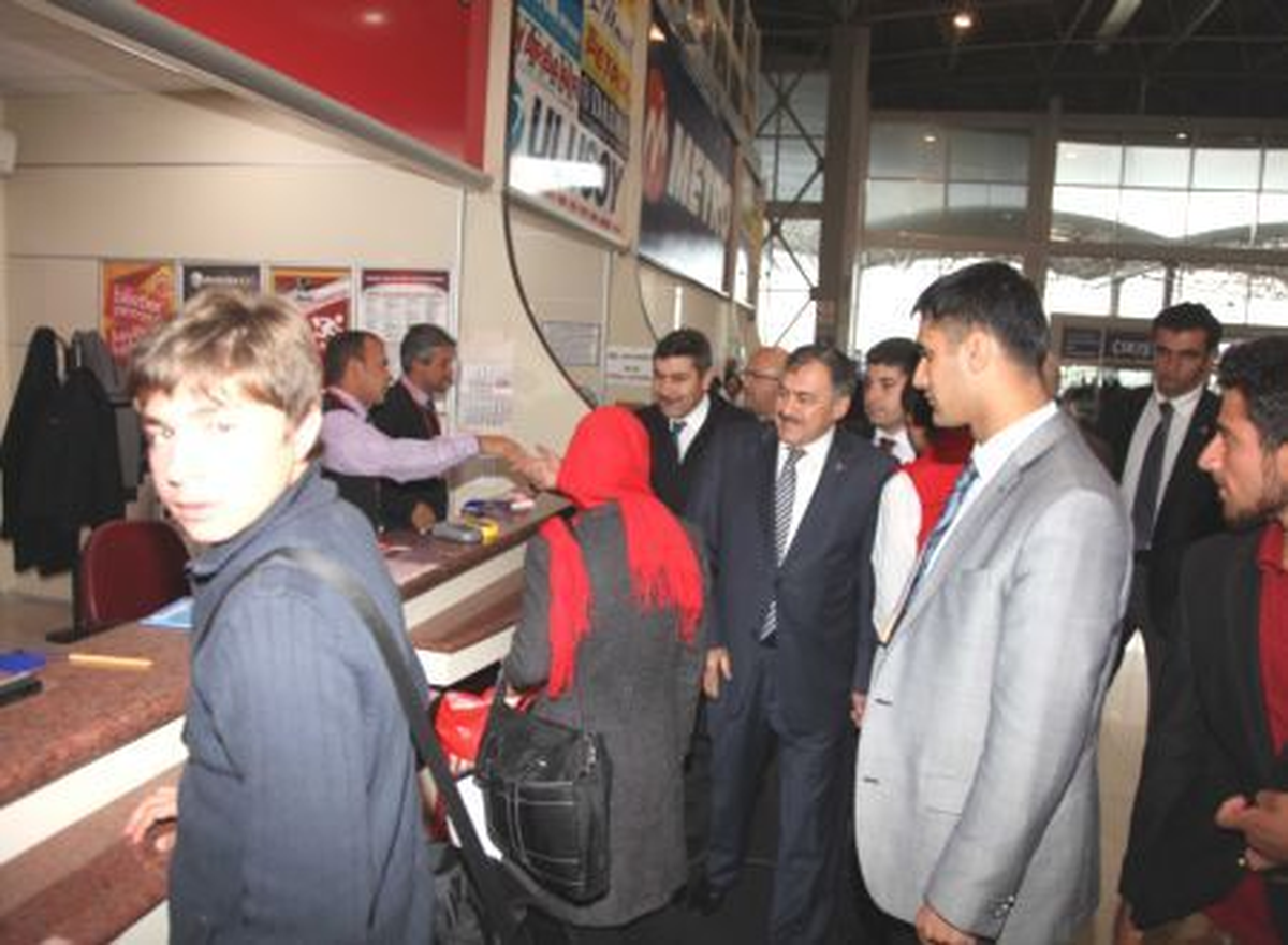 Bakanı Eroğlu, Afyonkarahisar\'da Geçmiş Bayramı Kutladı