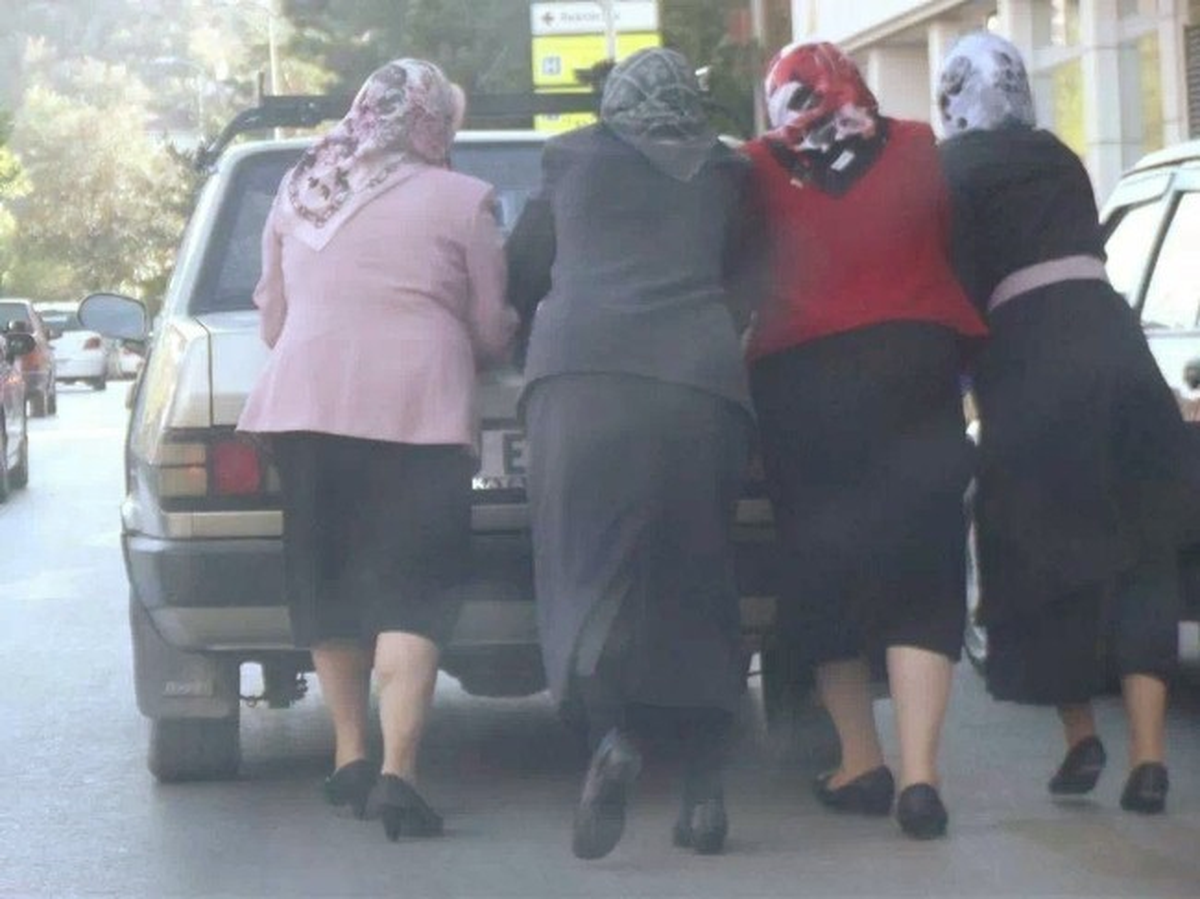 Otomobil Arızalanınca İş Kadınlara Düştü