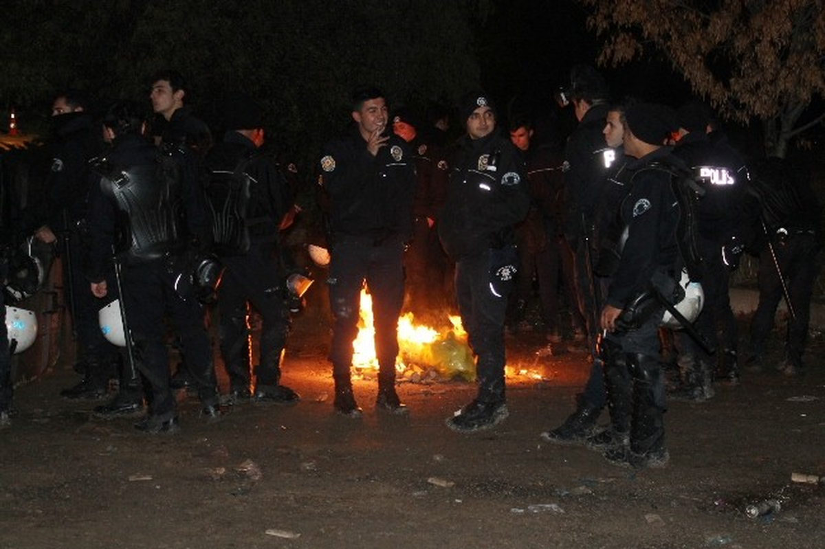 Polis ODTÜ\'de Nöbet Tutuyor