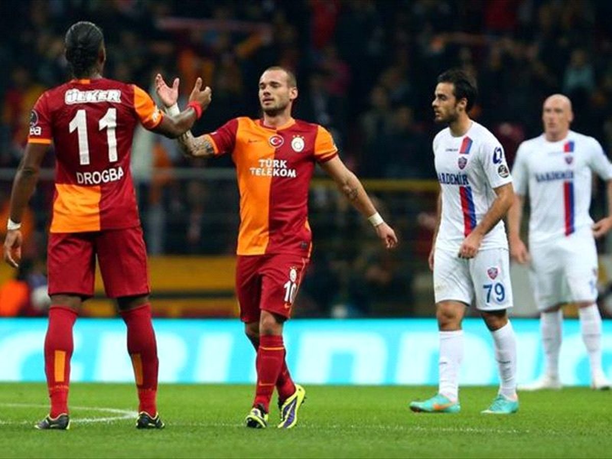 Sneijder: Galatasaray\'dan Ayrılmayı Düşünmüyorum