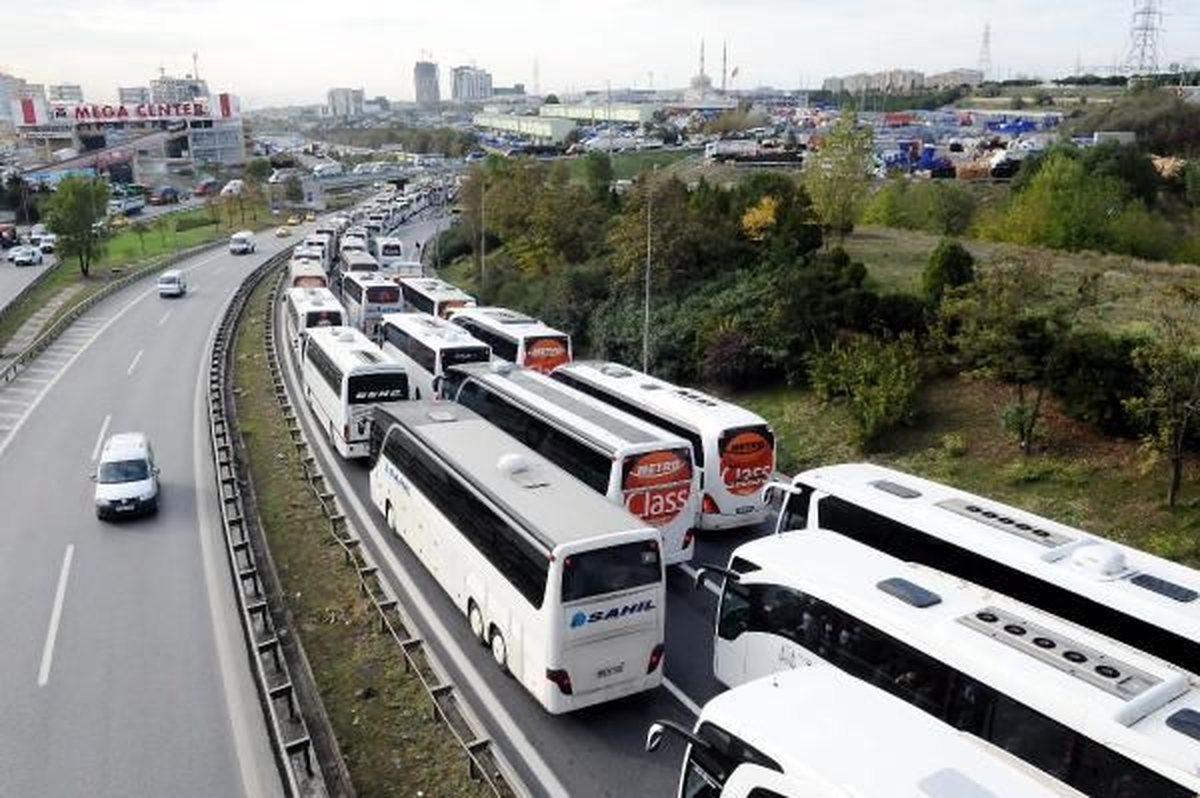 Esenler Otagarı\'nda Yoğunluk Yaşanıyor