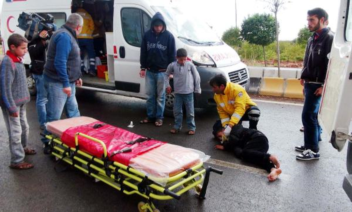 Yaralı Taşıyan Ambulans, Suriyeli Çocuğa Çarptı