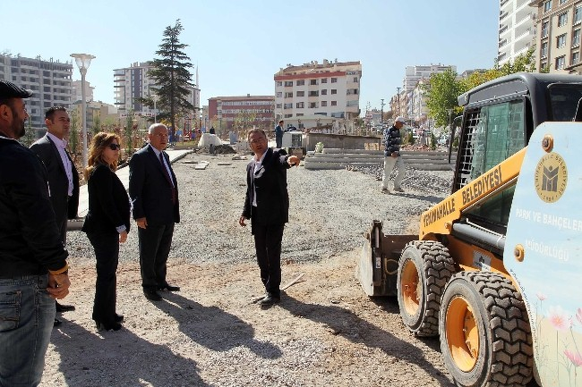 Yenimahalle\'de Kamusal Alanlara Yenileri Ekleniyor