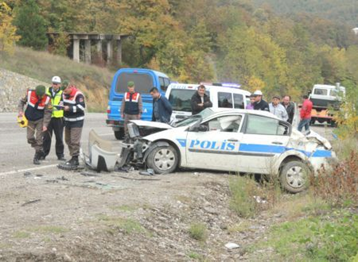Zonguldak\'ta Polis Otosu Devrildi: 2 Yaralı