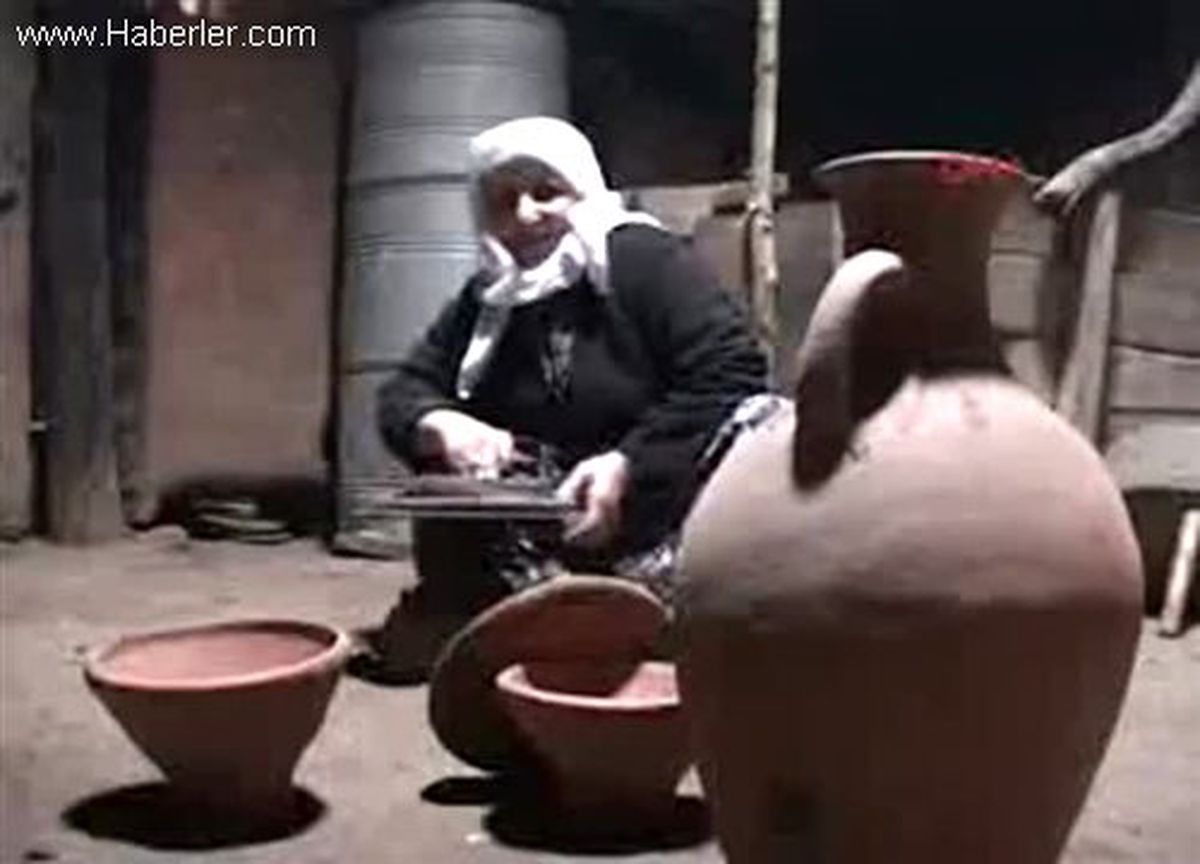 75 Yaşındaki Fatma Nine Çömlek Yapıyor