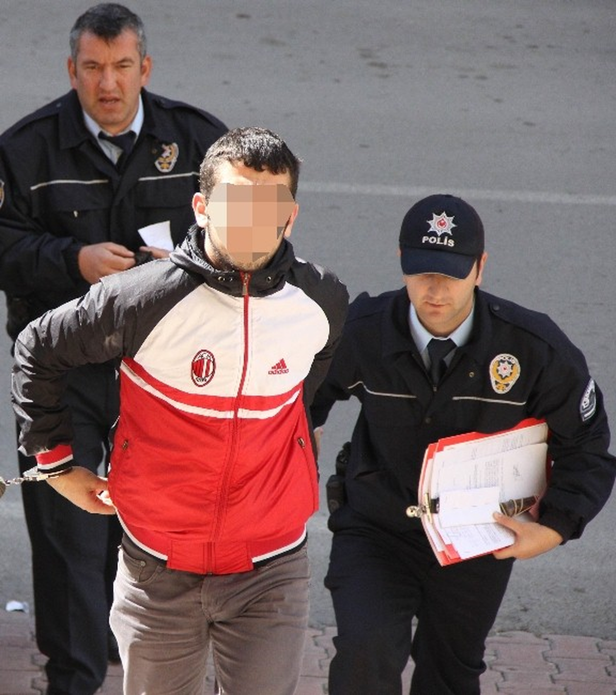 Annesini Bıçakla Kovalayan Genç Gözaltına Alındı