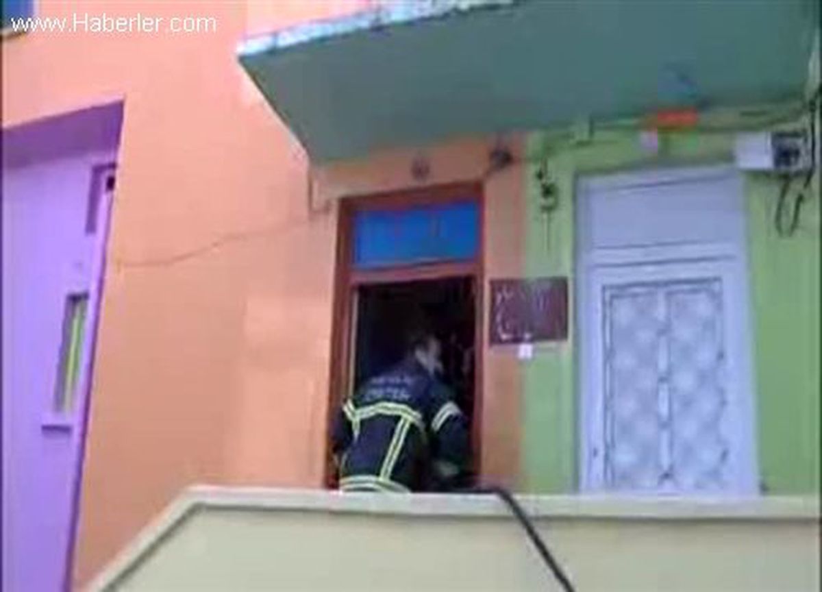 Antalya\'da Boş Binadaki Yangın Korkuttu
