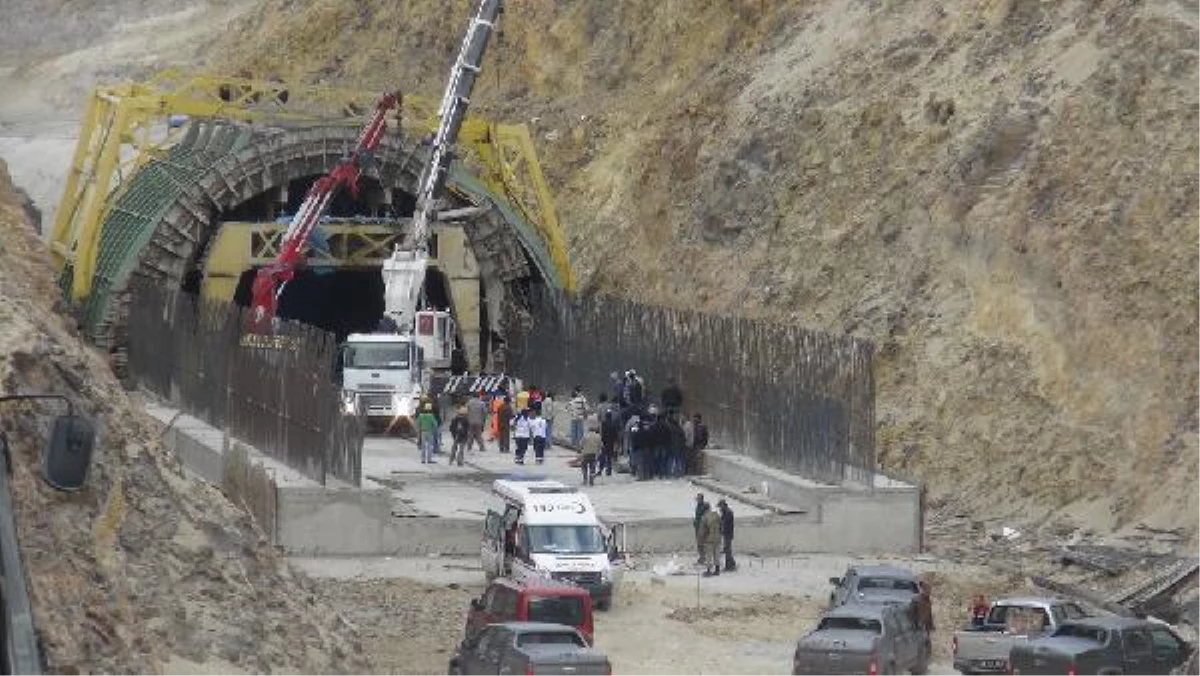 Bakü- Tiflis- Kars Demiryolu Tünel İnşaatında Kaza: 1 Ölü, 3 Yaralı