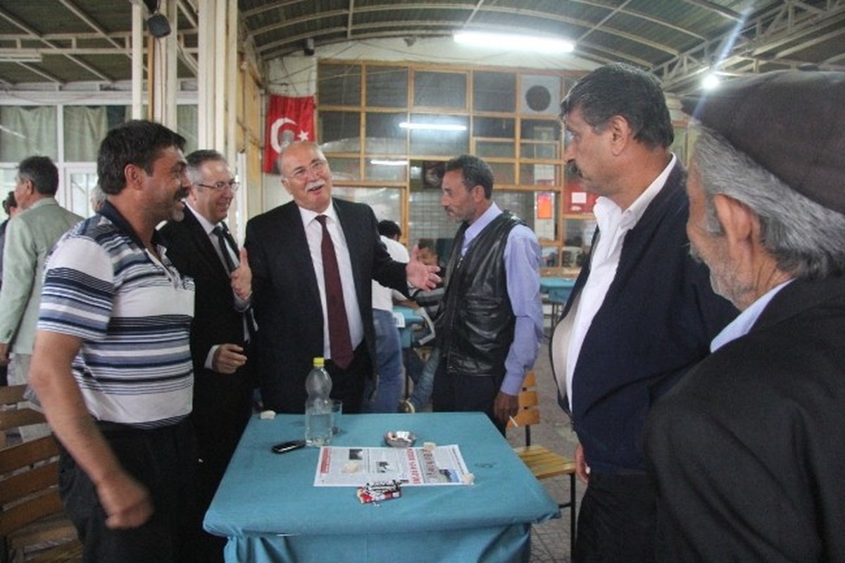 Başkan Akova Bayramı Halkla Birlikte Geçirdi