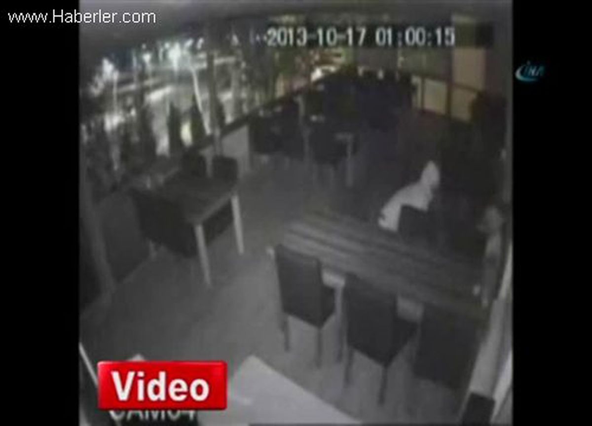 Lokantaya Giren Hırsızlar Güvenlik Kamerasına Yakalandı