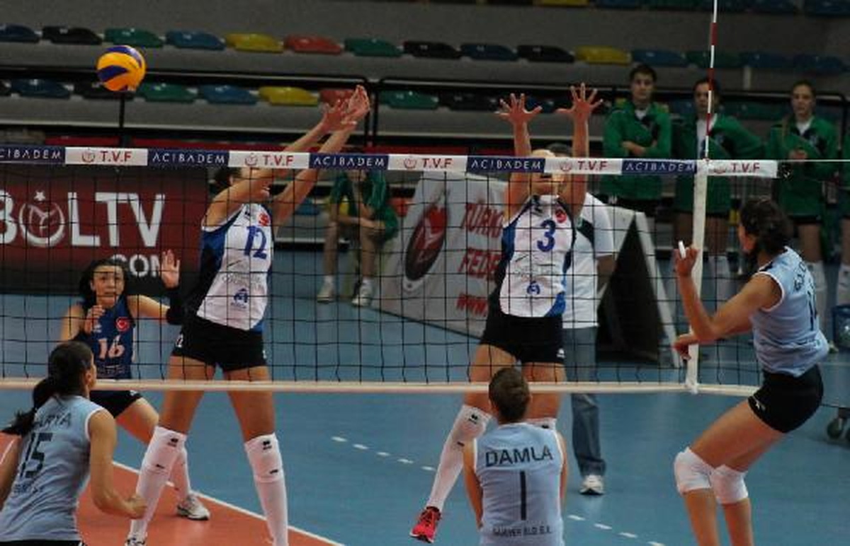 Bursa Büyükşehir-Sarıyer: 3-0 (Kadınlar 1\'inci Voleybol Ligi)