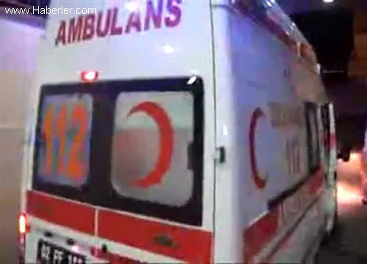 Çatıdan Düşerek Ağır Yaralandı