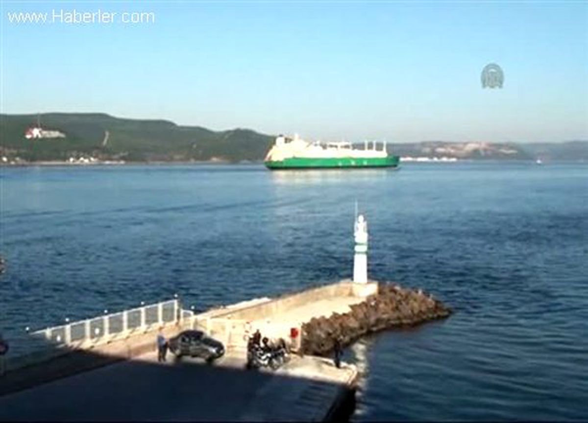 Dev tanker, boğazı kapattı