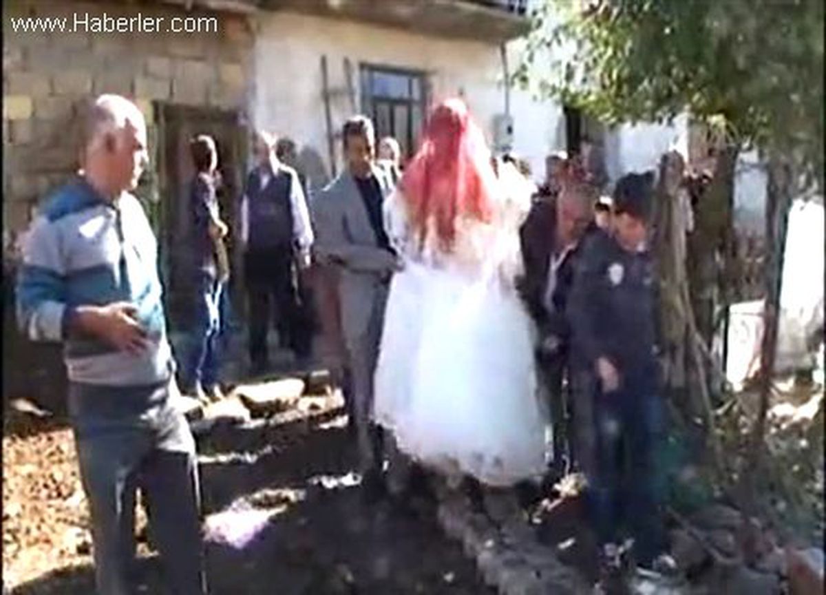 Düğünde evin balkonunun çökme anı