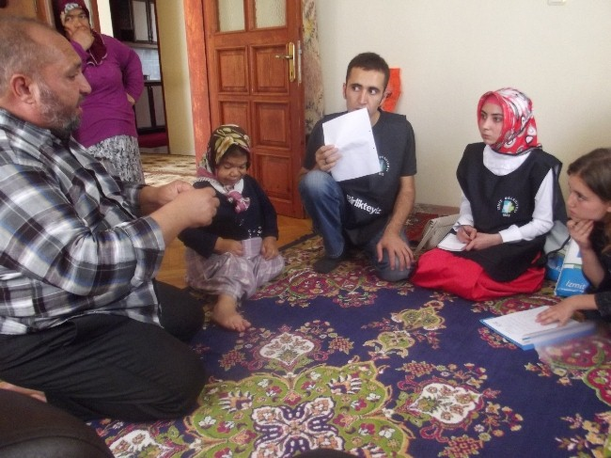 İzmit Belediyesi Ev Ziyaretlerine Devam Ediyor