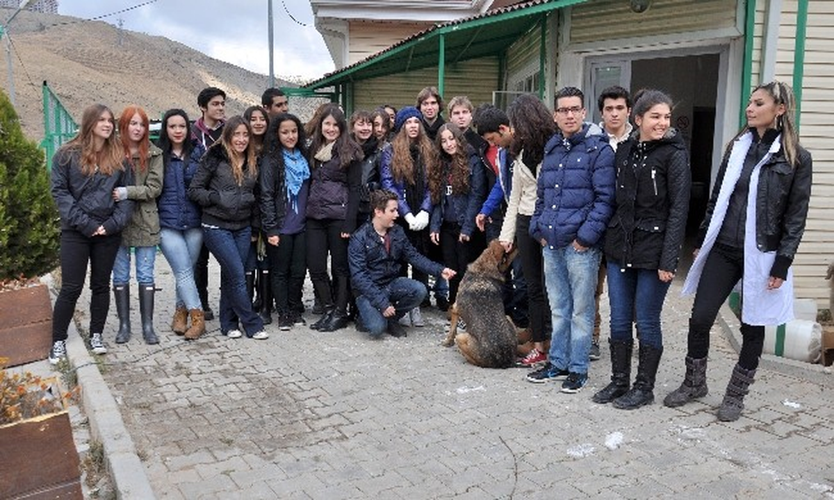 Kafesler Ardındaki Mutluluk