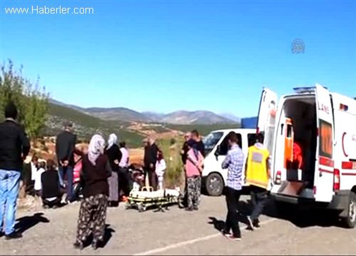 Kamyonet otomobille çarpıştı: 3 yaralı