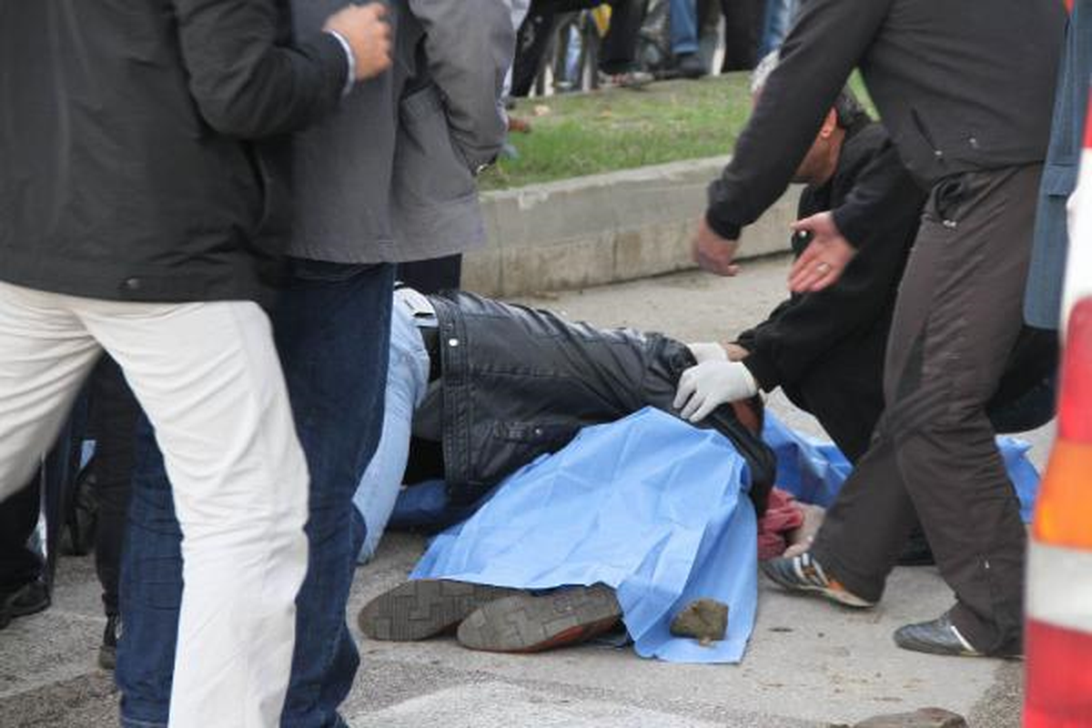Ölen Ağabeyinin Arkasından Feryat Etti