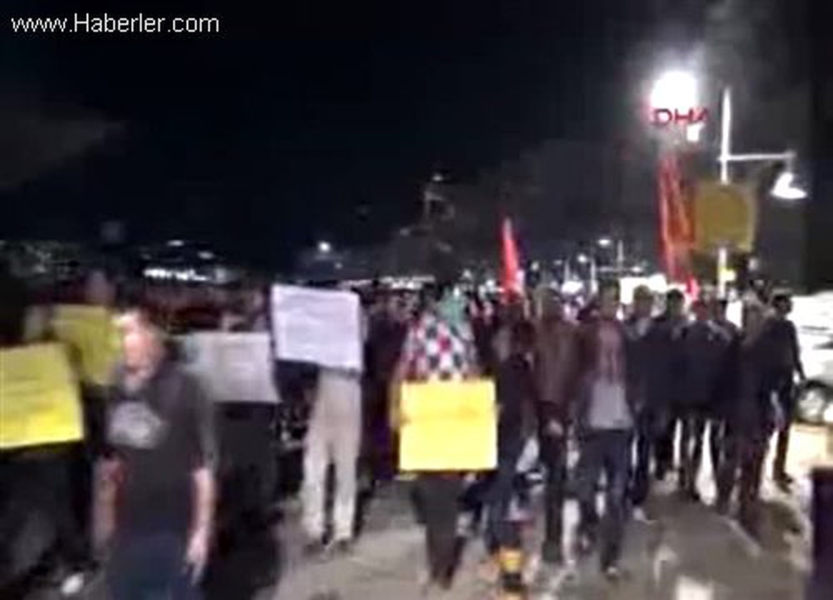 ODTÜ\'deki Ağaç Sökümüne İzmir\'de Tepki Yürüyüşü