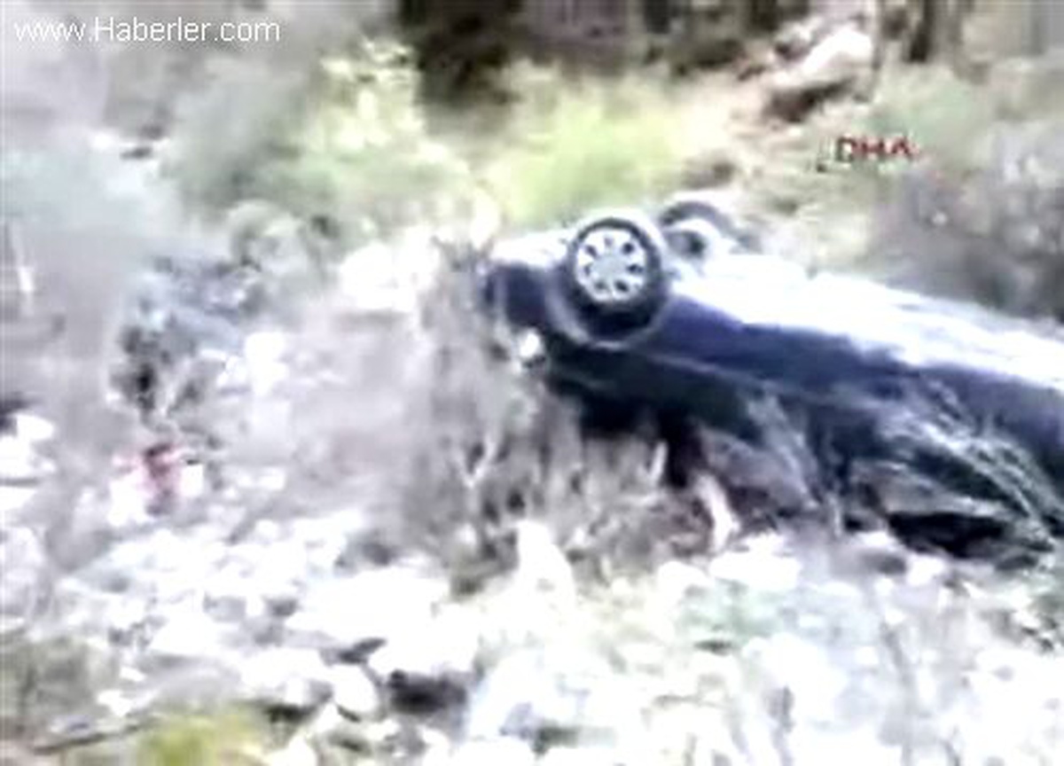 Otomobille 97 Metrelik Uçuruma Yuvarlandı: Annem Görürse Kalp Krizi Geçirir