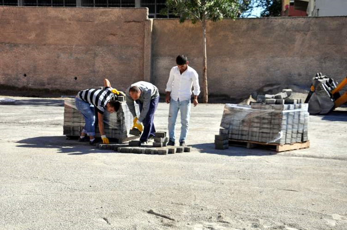 Parke Döşeme Çalışmaları Devam Ediyor