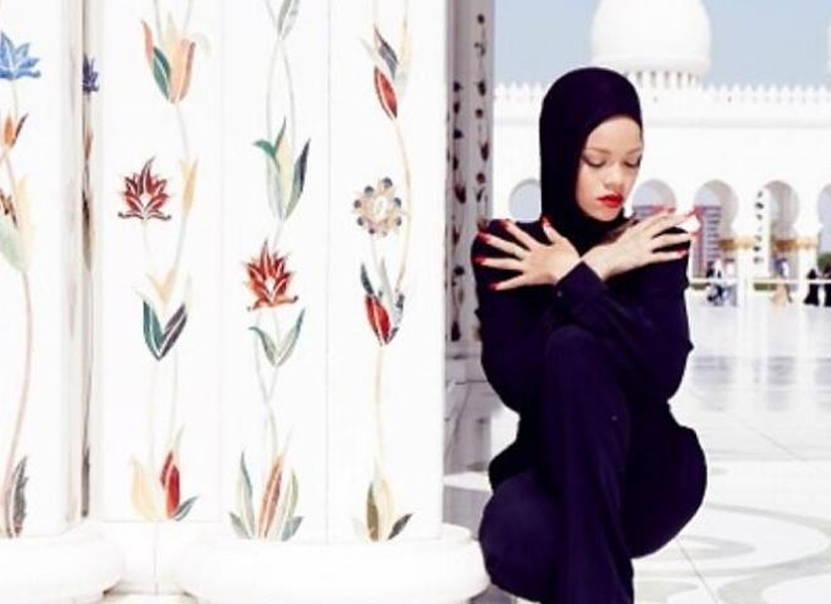 Rihanna Tesettüre Girdi
