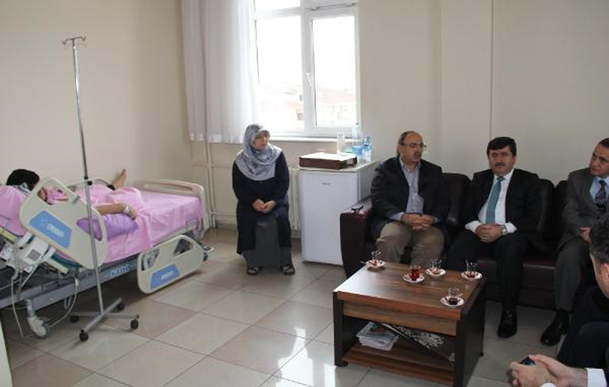 Vali\'den Saldırıya Uğrayan Gence Ziyaret