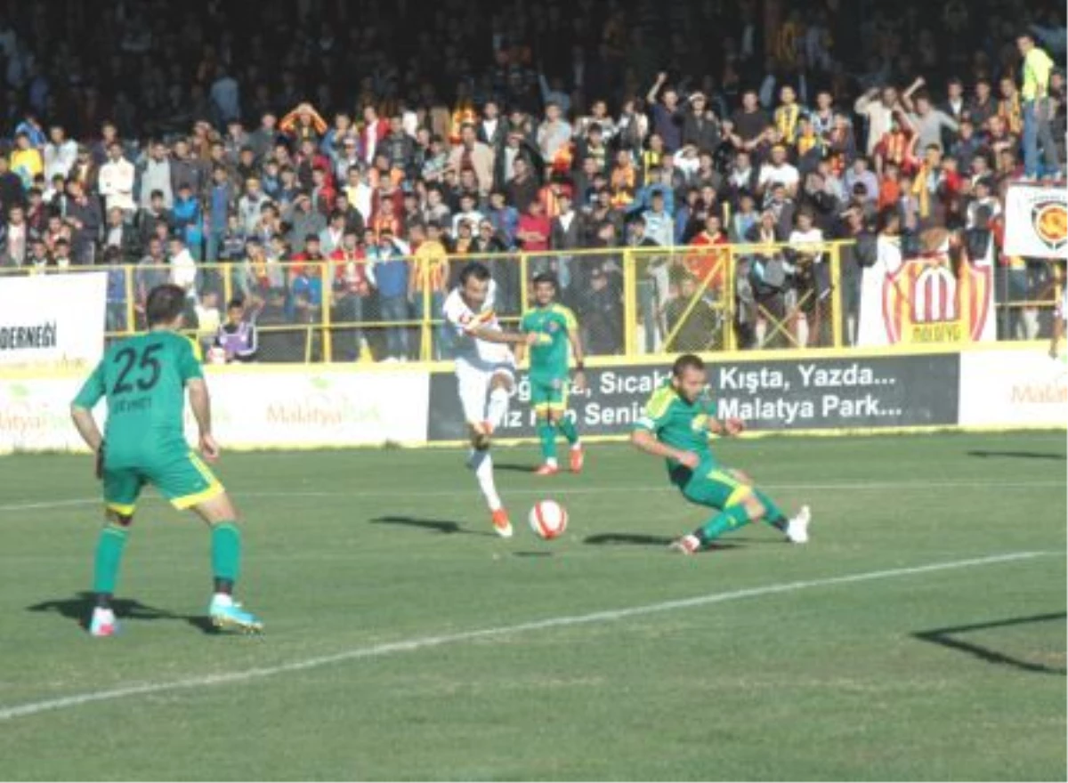 Yeni Malatyaspor-Turgutluspor: 1-2 (Yeniden-Malatyaspor 10 Kişiydi-Düzeltildi)